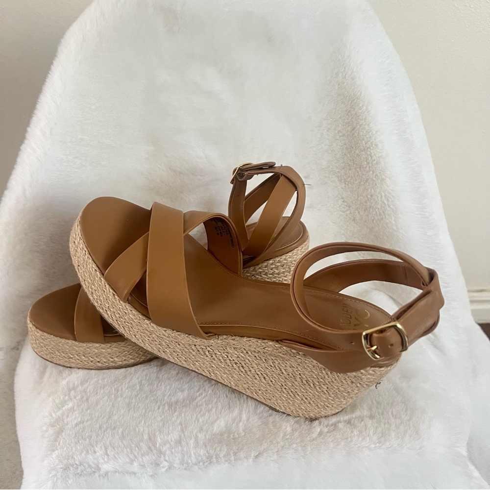 Elegant‎ Tan Wedge Sandals with Ankle Strap - Picture 4 of 6